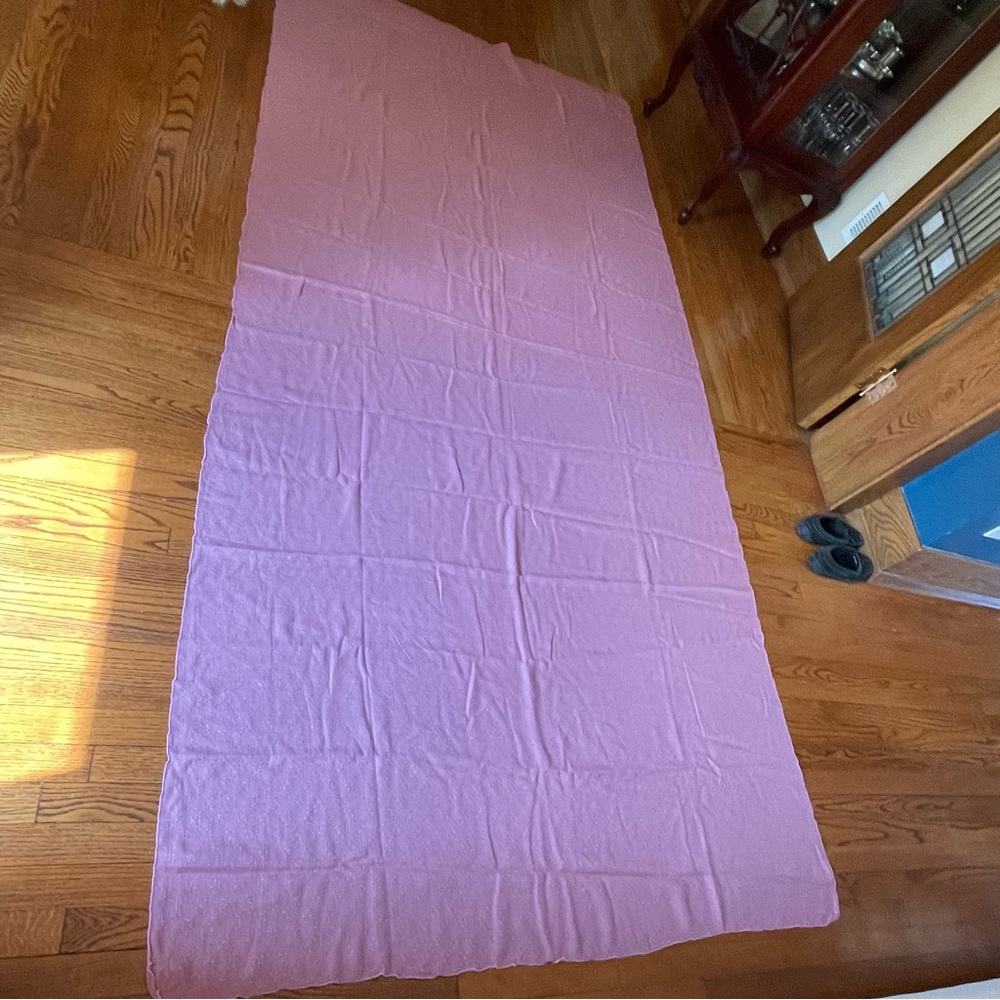 Pink woven tablecloth 58x118in